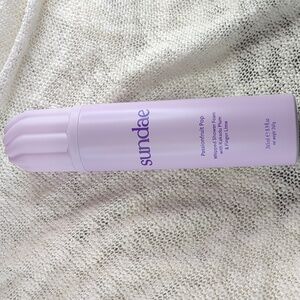 Sundae Passionfruit Pop Foaming Body Wash, 265ml/8.9fl oz